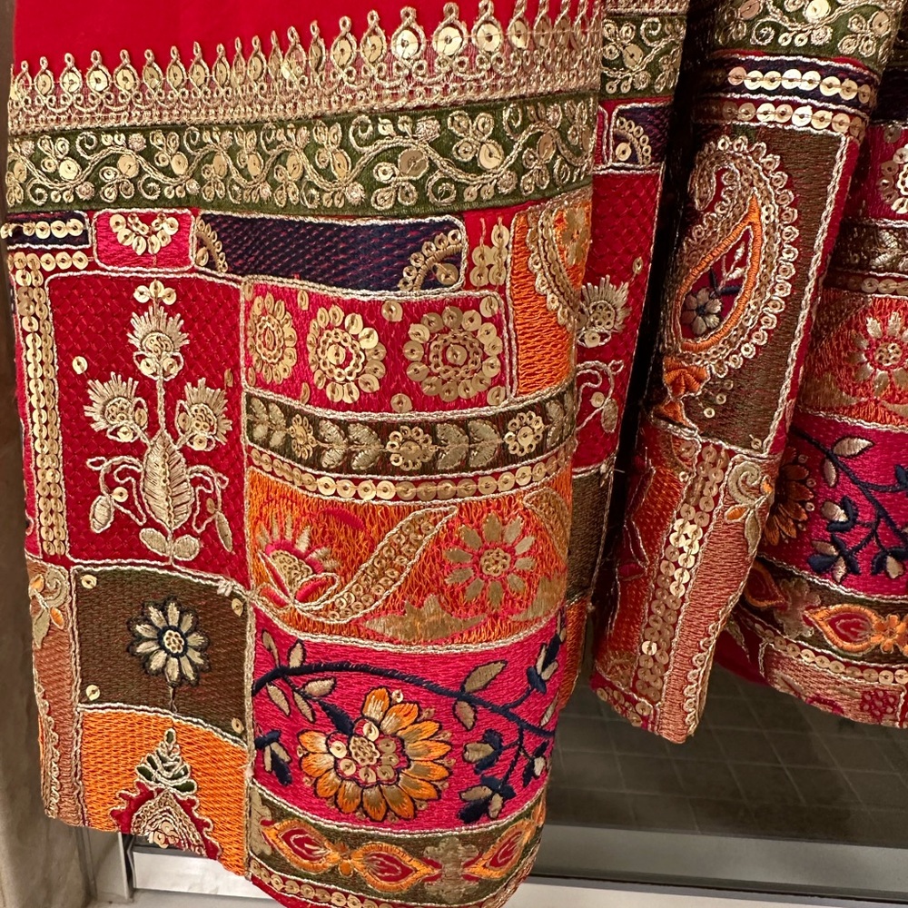 Indian women anarkali silk red bridal kurta top with brocade and dori size small - Picture 3 of 7